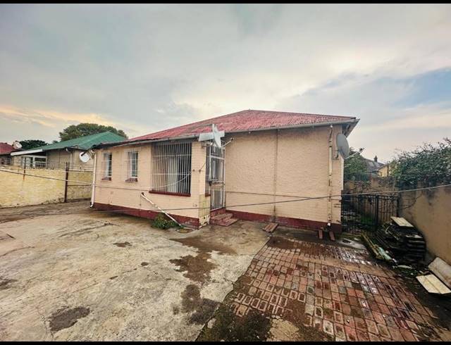 6 BEDROOM HOUSE FOR SALE IN GERMISTON STATION
